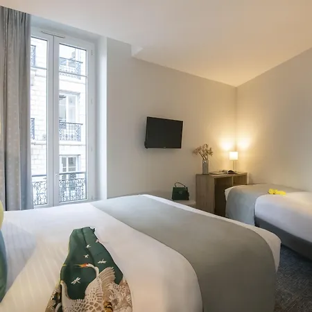 Bristol Отель 3*
