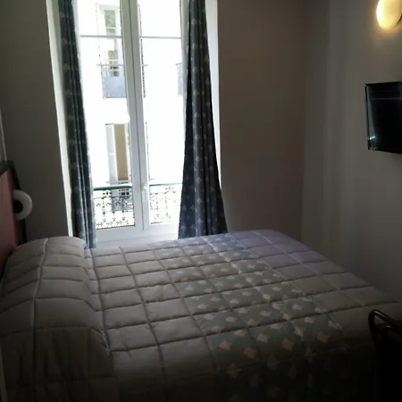 Отель Bristol 3*