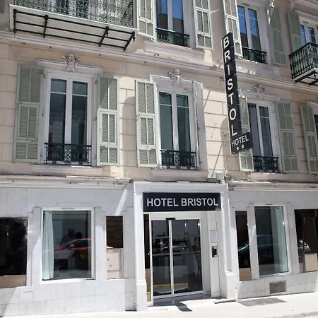 Bristol Отель 3*